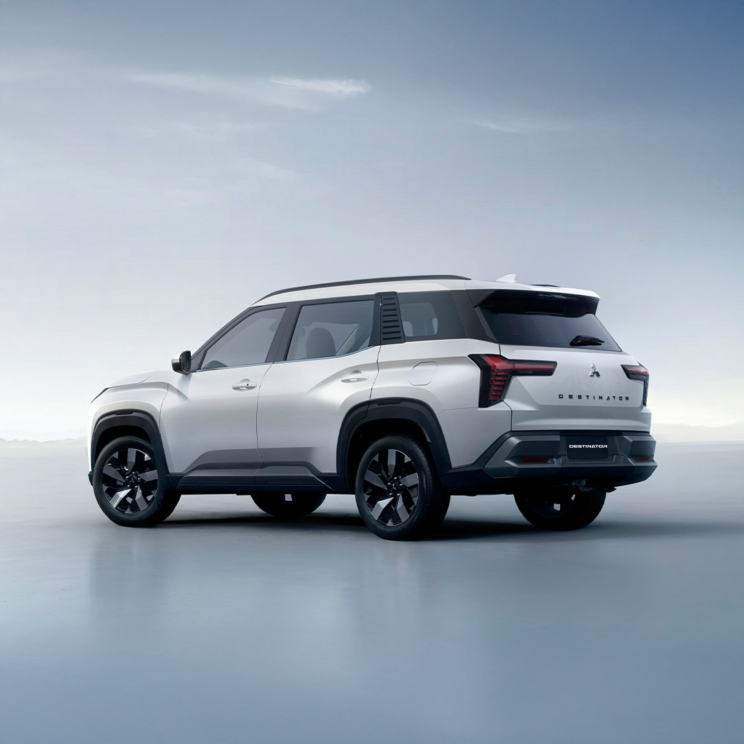 Ngoại thất Mitsubishi Destinator vững ch&atilde;i đầy uy lực